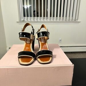 2 Lips Too Women's Too Dazed Heeled Sandal,  Patent Leather Heels size 8.5